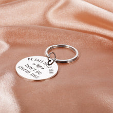 Load image into Gallery viewer, Funny Christmas Gifts for Teens Son Daughter Don’t Do Stupid Keychain for Boys Girls Kids Birthday Graduation Valentines Gifts for Teenagers Humor Gag Stocking Stuffers Gifts for Him Her from Mom Dad
