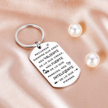 Load image into Gallery viewer, Llavero Inspirador Inspirational Graduation Keychain for Class 2021 Gift for Women Men Teen Girls BoysHim Her Friends Recuerda Siempre que eres más valiente de lo que Crees -Birthday for Men Teens