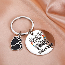 Load image into Gallery viewer, New Dad Keychain Gifts for First Time Dad to be Pregnancy Baby Announcement Expecting Dad Gifts New Daddy Fathers Day Valentines Gifts for Men Husband Boyfriend Christmas Birthday Soon to be Dad Gifts