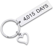 Load image into Gallery viewer, Tritiara Couples Chrismas Gifts Keychains for Girlfriend Wife Boyfriend Husband Him Her -Puzzle Key Ring- You Hold The Key to My Heart Forever -Birthday,Wedding, Anniversary Valentine Gift