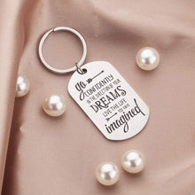 Load image into Gallery viewer, Graduation Gifts Keychain for Class 2021 Her Him Daughter Son Women Men Bulk High School College Students Teen Boys Girls Teenage-Go Confidently in The Direction of Your Dreams