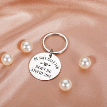 Load image into Gallery viewer, Funny Christmas Gifts for Teens Son Daughter Don’t Do Stupid Keychain for Boys Girls Kids Birthday Graduation Valentines Gifts for Teenagers Humor Gag Stocking Stuffers Gifts for Him Her from Mom Dad