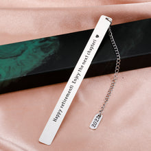 Load image into Gallery viewer, Happy Retirement Gifts for Women Men 2022 Retirement Appreciation Bookmark with Chain for Coworker Leaving Retired Boss Office Colleagues Nurse Teacher Retirement Gifts for Retiree Book Lovers Friends
