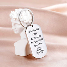 Load image into Gallery viewer, Tritiara Drive Safe Conductor Seguro Keychain Gift Handsome I Love You Trucker Husband Gift for Husband dad Gift Valentines Day Conduce CON CUIDADO TE Quiero Guapo Father&#39;s Day Birthday Gift

